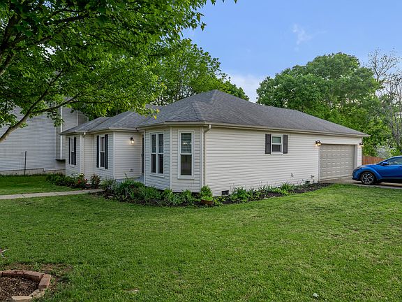 2nd image of 400 Forest Hill Dr