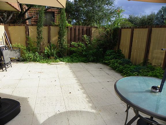 4th image of 4067 Wimbledon Dr