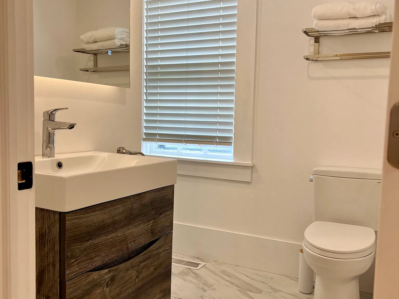 2 bed, 900 sqft, $3,750 — Photo 3