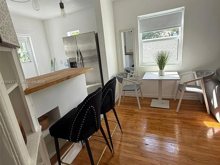 528 NE 70th St #TOP — Photo 2