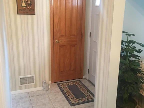 3rd image of 33 Walker Pl