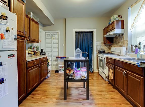 4th image of 6208 N Rockwell St