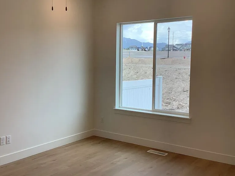 941 N Portman Way — Photo 7