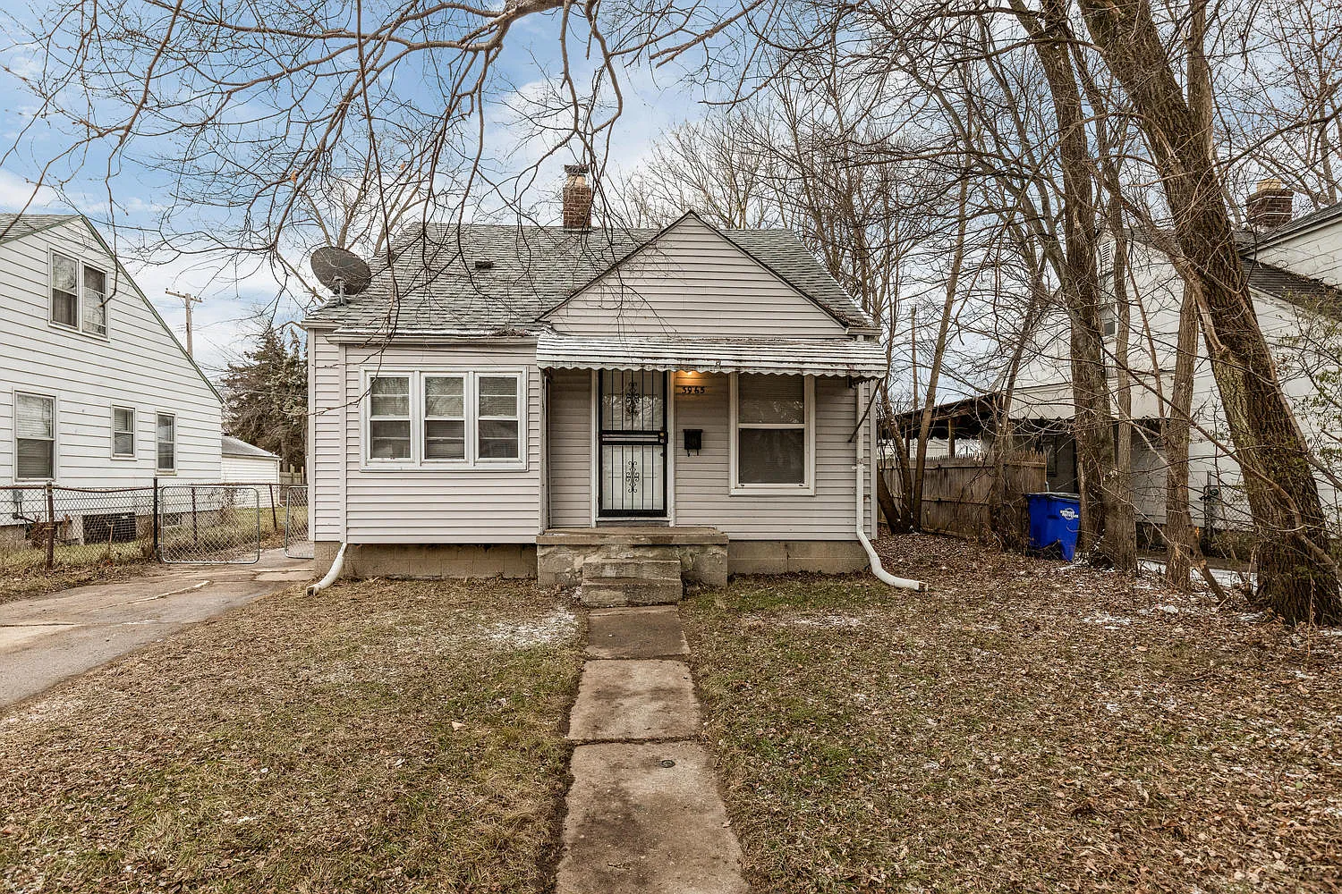 3965 Guilford St photo 1