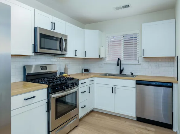 8009 Vista Estrella Ln SW, Albuquerque, NM 87121