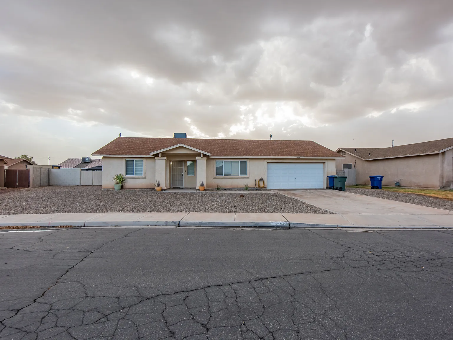 3 Bed 2 Bath Rental Home in Yuma, AZ! — Photo 1
