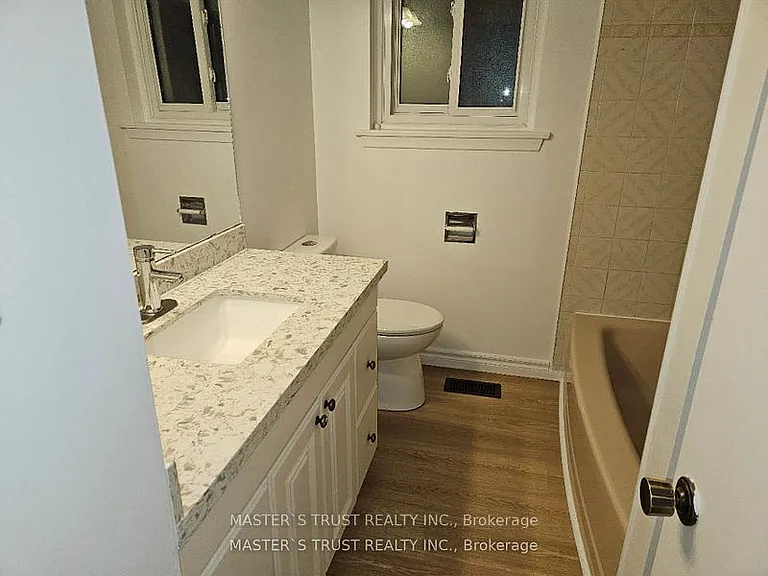 69 Grove Park Cres — Photo 3