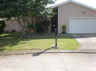 2121 Postoak Ln, Groves, TX 77619