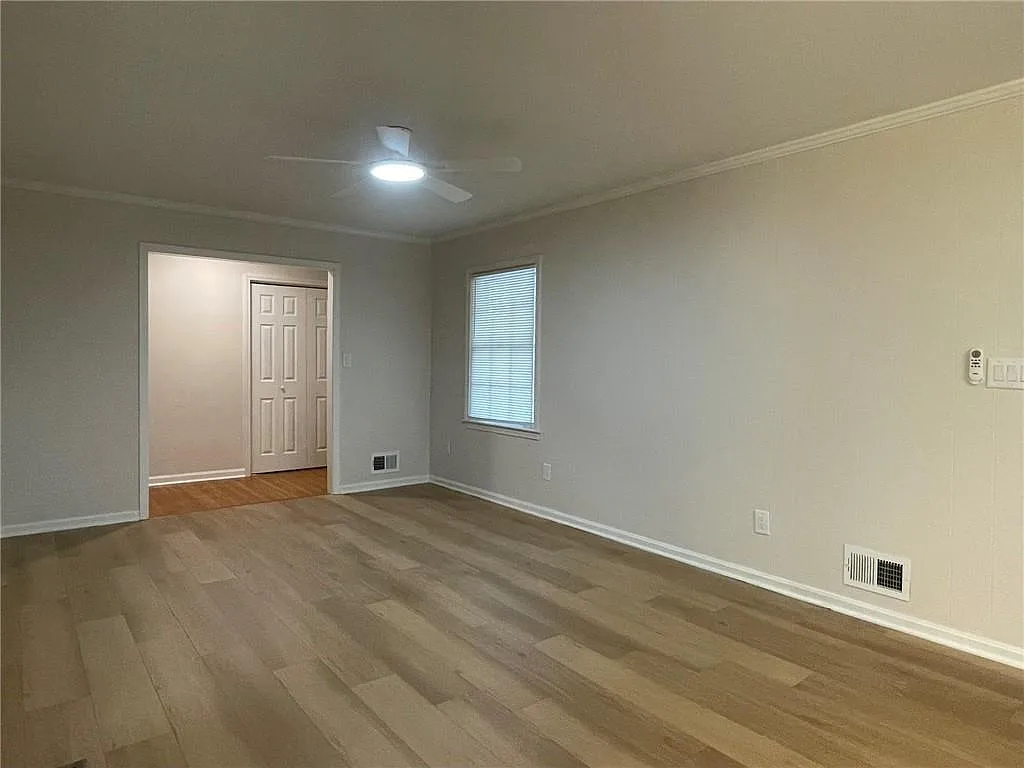 3 bed, 2.0 bath, 1584 sqft, $2,350 — Photo 2