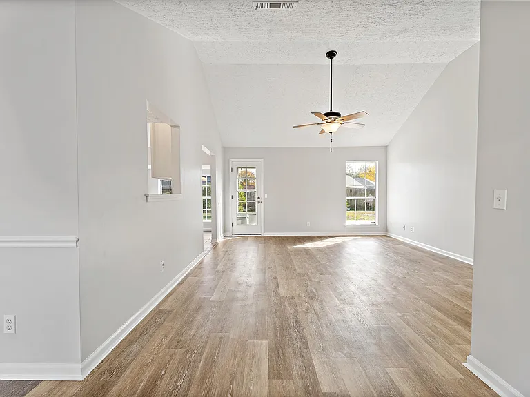 104 Forestay Ct — Photo 14