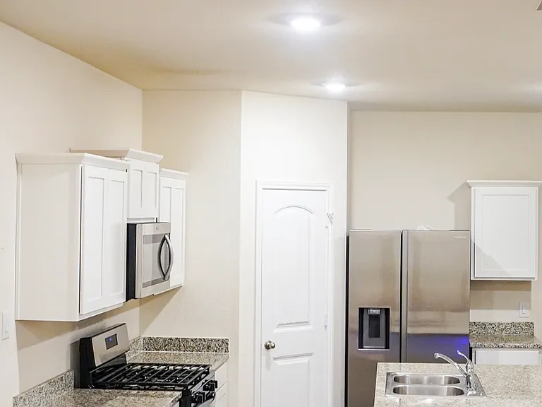 351 Sickle Loop — Photo 3