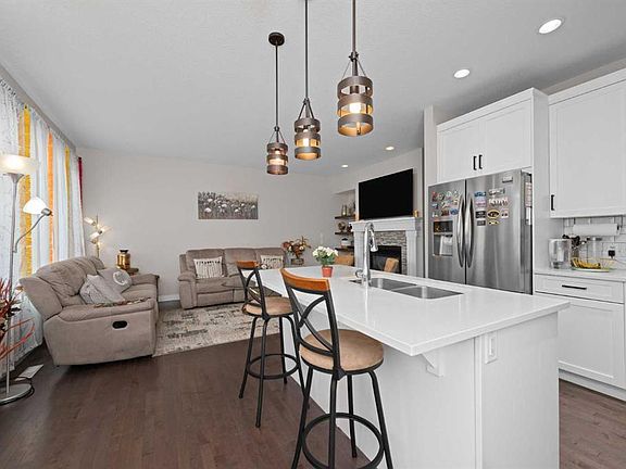 4th image of 62 S Redstone Mews NE