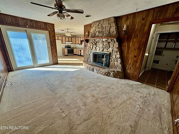 3rd image of 1140 Live Oak Cir