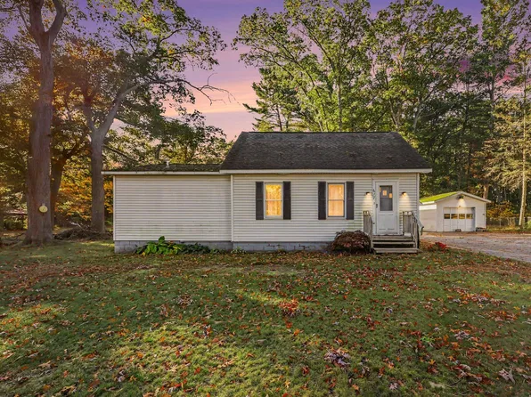 617 W River Rd, Muskegon, MI 49445
