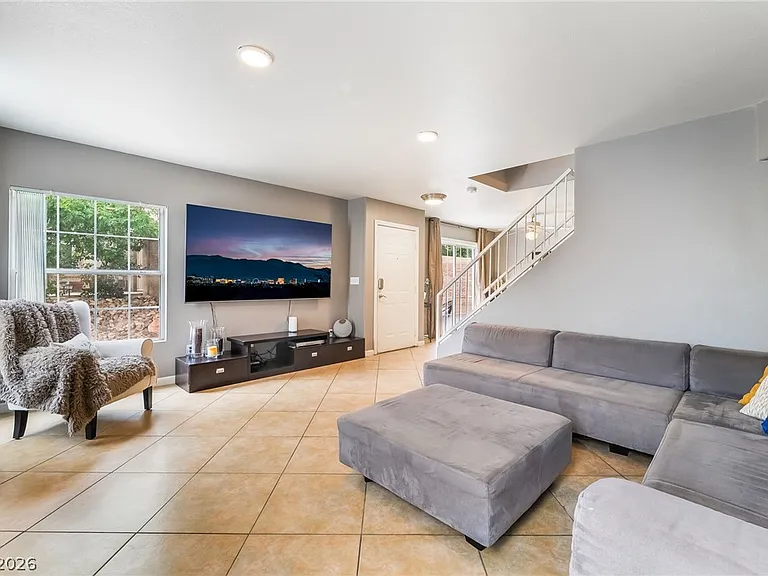 1626 Hennepin Dr — Photo 8