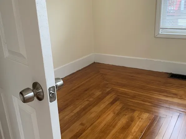 (undisclosed Address), Lynn, MA 01902