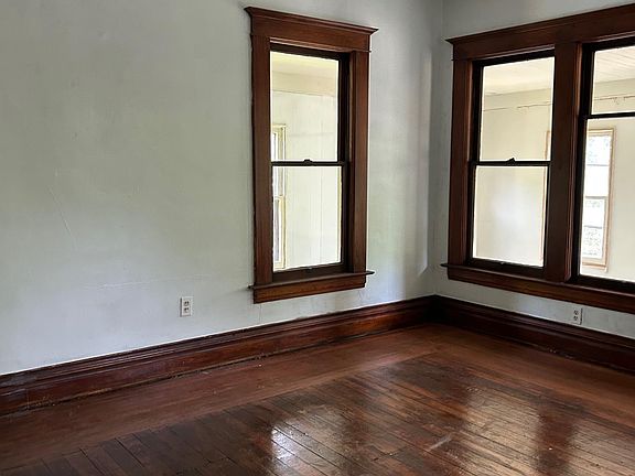 2nd image of 944 Grant St #944