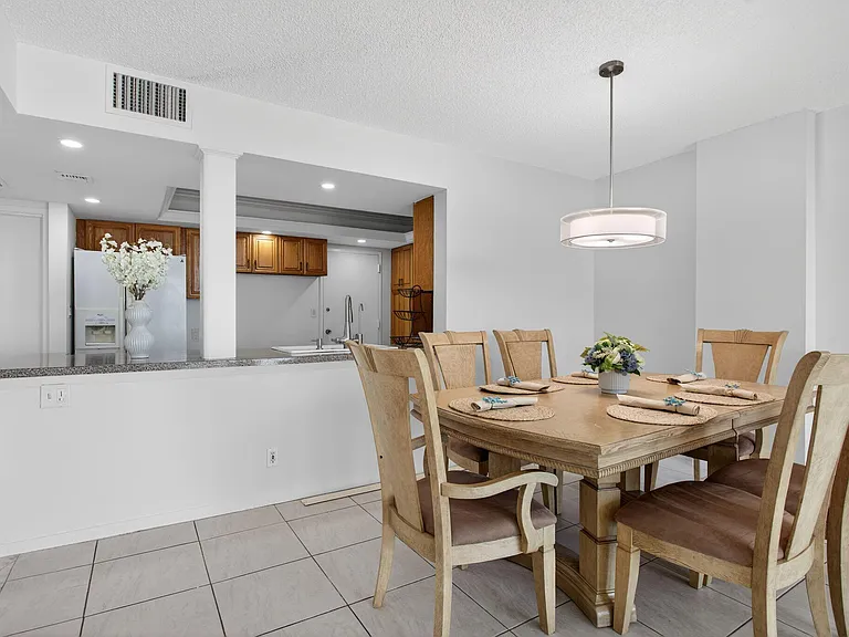 1147 Hillsboro Mile #908 — Photo 9