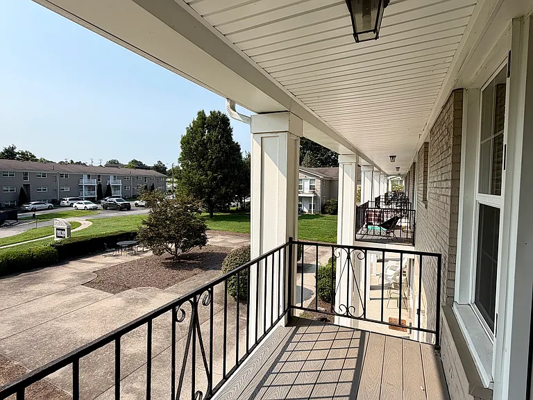 163 Lakeshore Dr #A21 — Photo 2