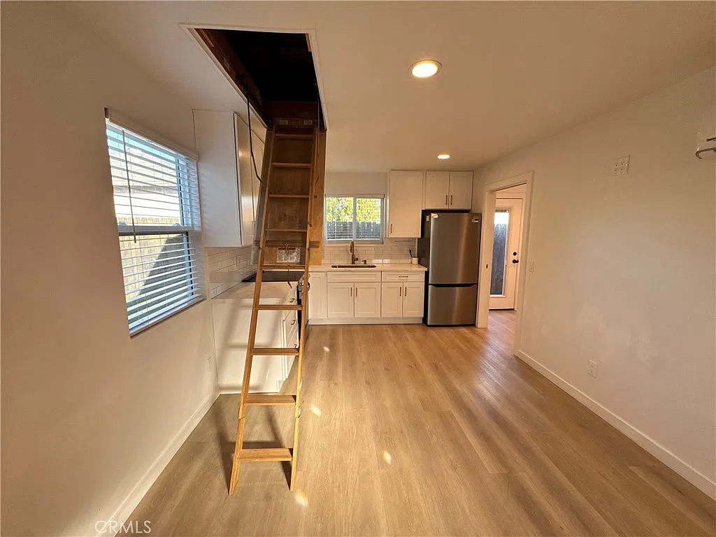 1 bed, 442 sqft, $2,100 — Photo 2
