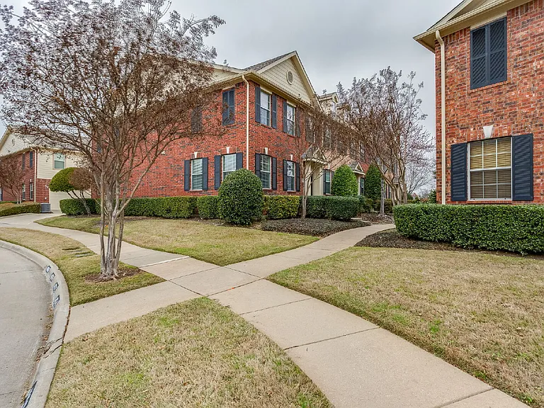 4168 Kyndra Cir — Photo 1