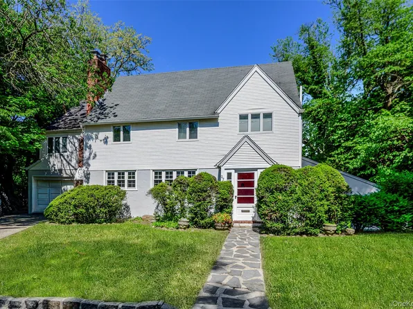 27 Ridge Drive E, Great Neck, NY 11021