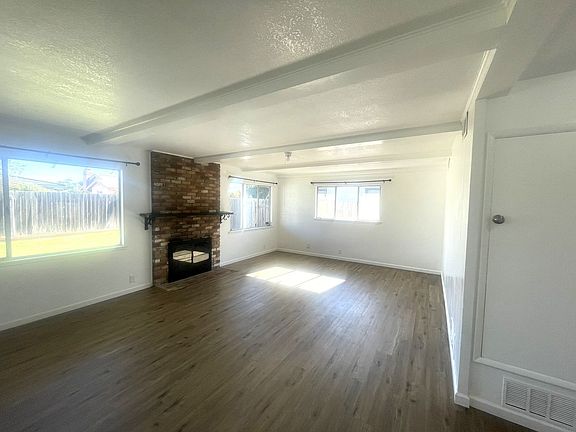 3rd image of 602 S Lucas Dr