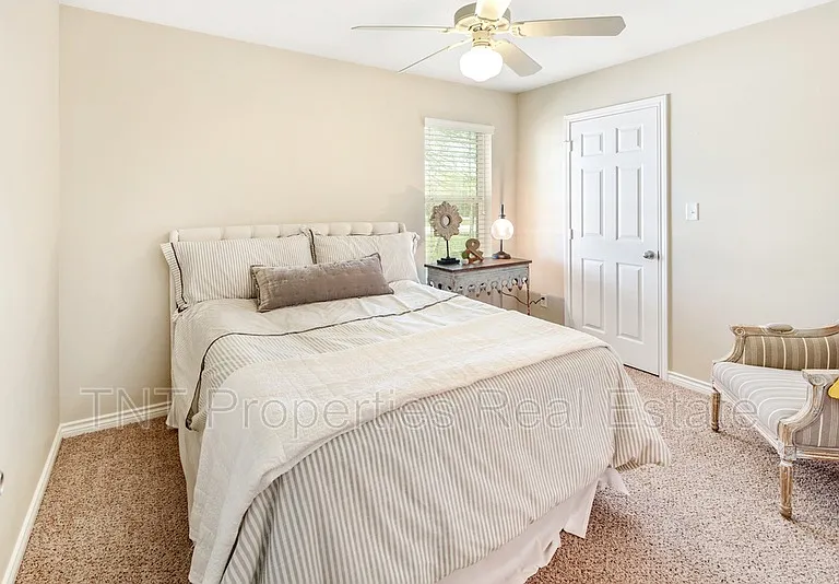 9803 Riskys Ranch Dr — Photo 16