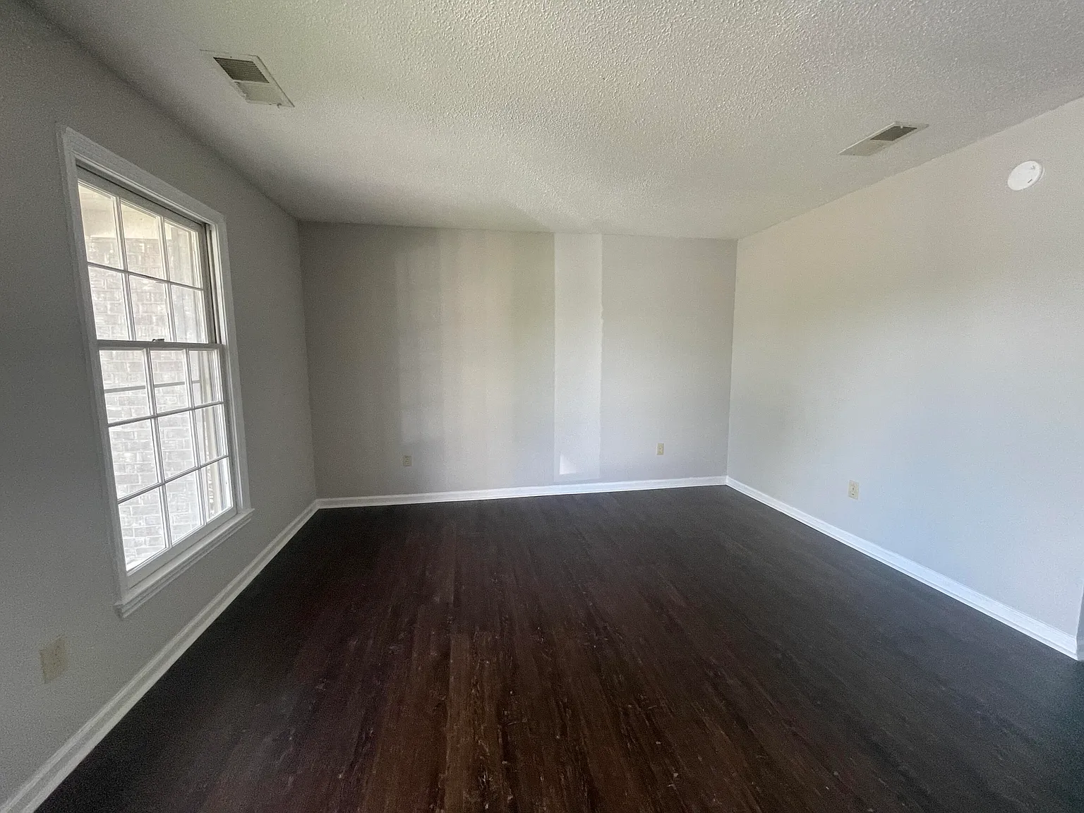 2 bed, 1.5 bath, 810 sqft, $1,450 — Photo 2