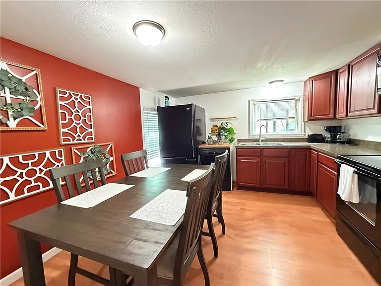 117 Pollard Ave #UPSTAIRS — Photo 7