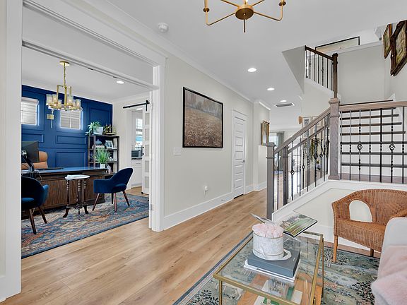 5th image of 208 Semillon Rd