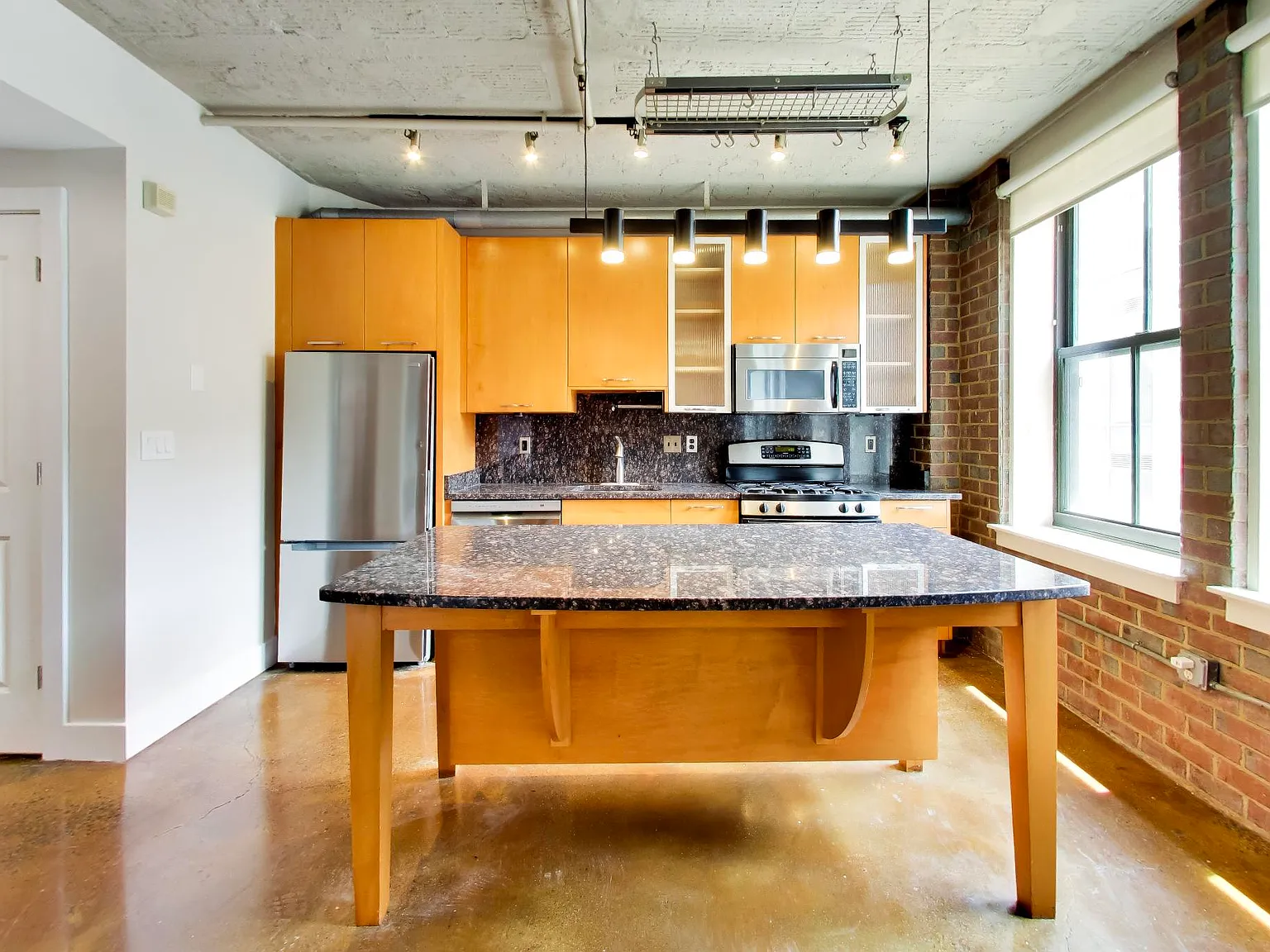 2 bed, 977 sqft, $3,350 — Photo 4