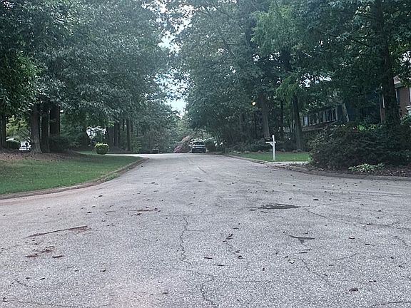 4th image of 2411 Edge Hill Dr