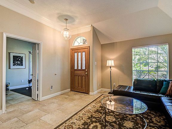 4th image of 1813 Branch Hill Dr