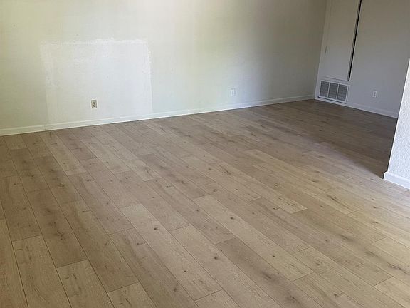 5th image of 1925 Donner Ave APT 4