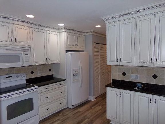 4th image of 7630 Balharbour Dr