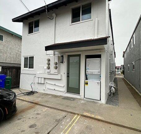 3rd image of 4034 Ingraham St APT B