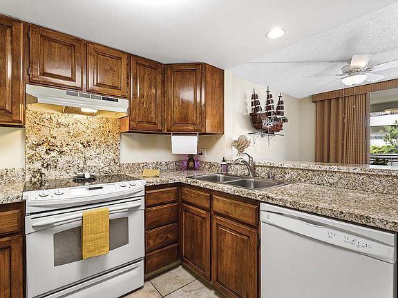3rd image of 77-6469 Alii Dr APT 110