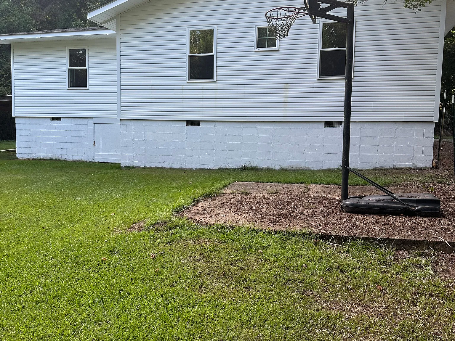 3 bed, 1368 sqft, $2,000 — Photo 2