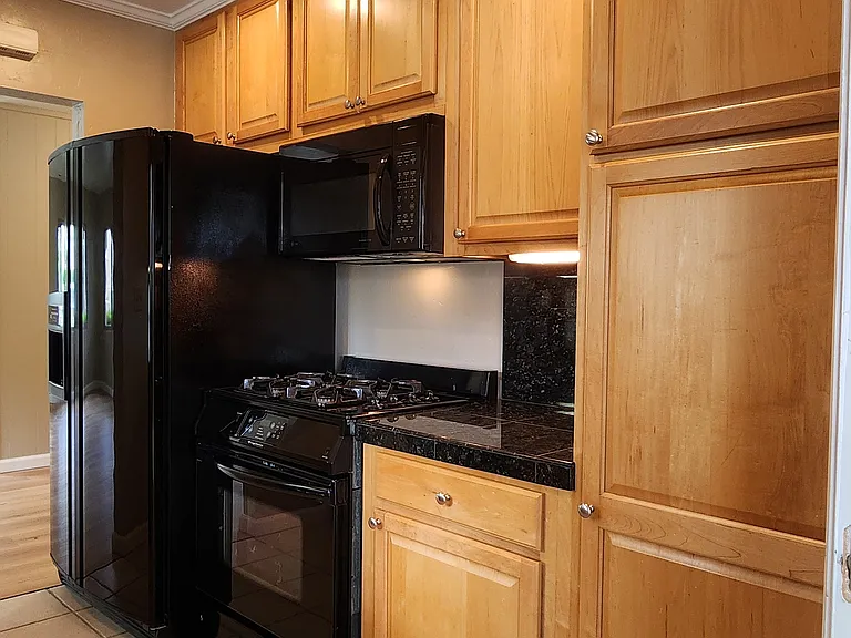 609 Hope St — Photo 10