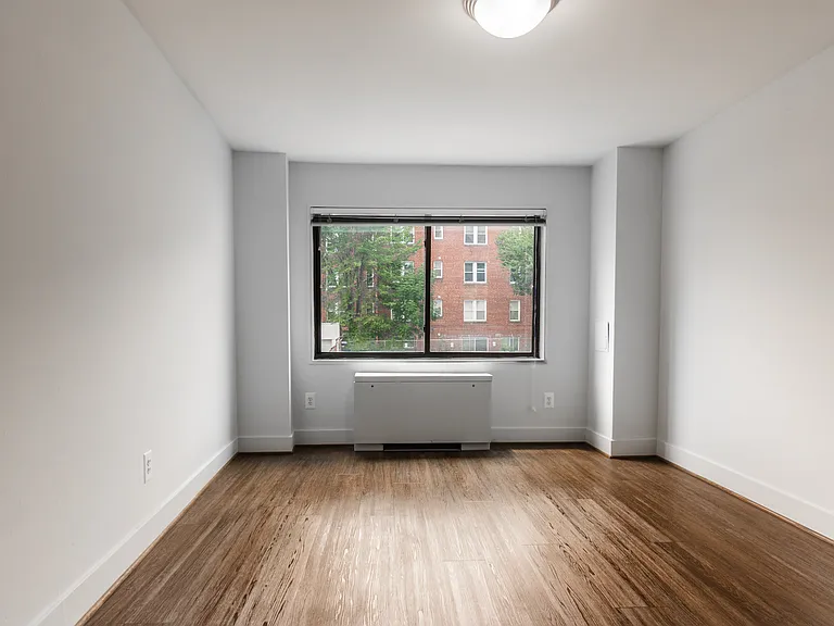 2620 16th Street Apartments — Photo 13