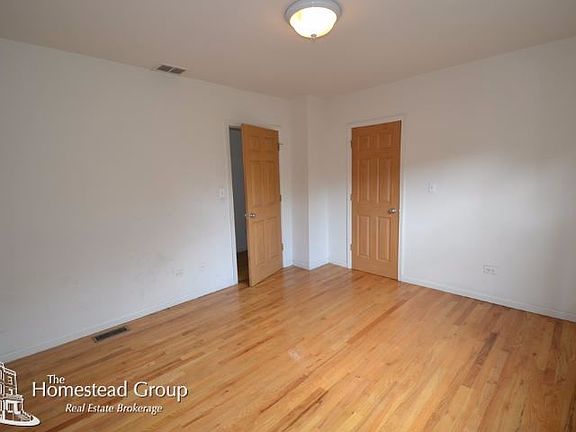 2nd image of 3301 N Hoyne Ave #Two_r