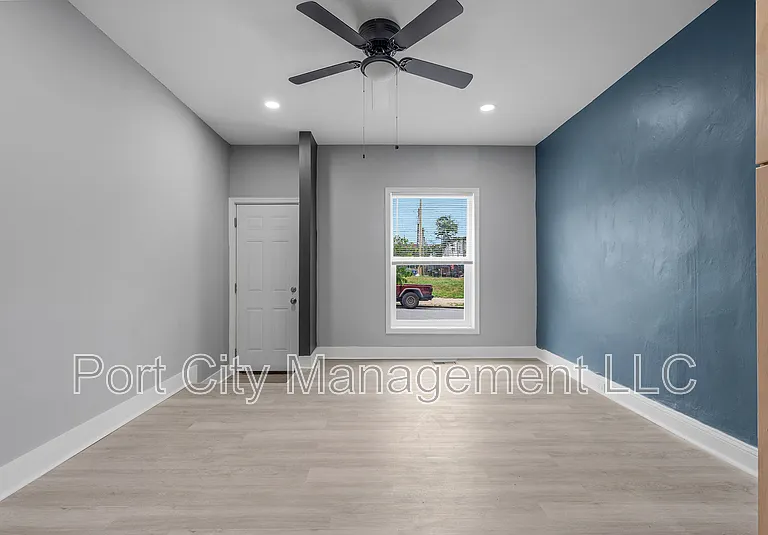 1334 N Luzerne Ave — Photo 8