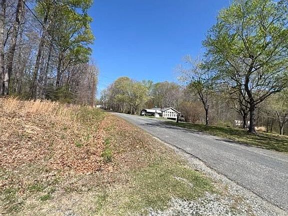 4th image of 526 Jimmy Creek Rd