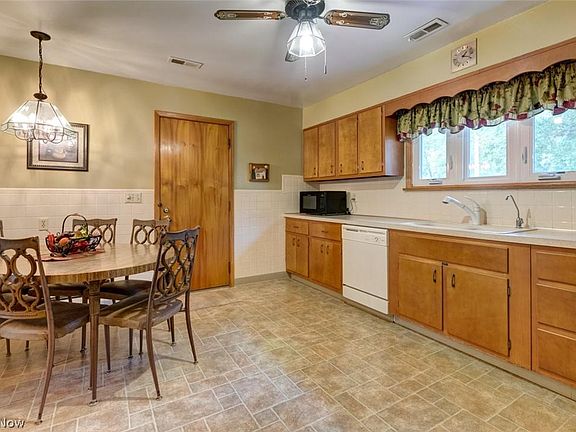 3rd image of 6892 Melridge Dr