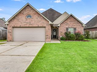418 Clay Ridge Dr, Youngsville, LA 70592