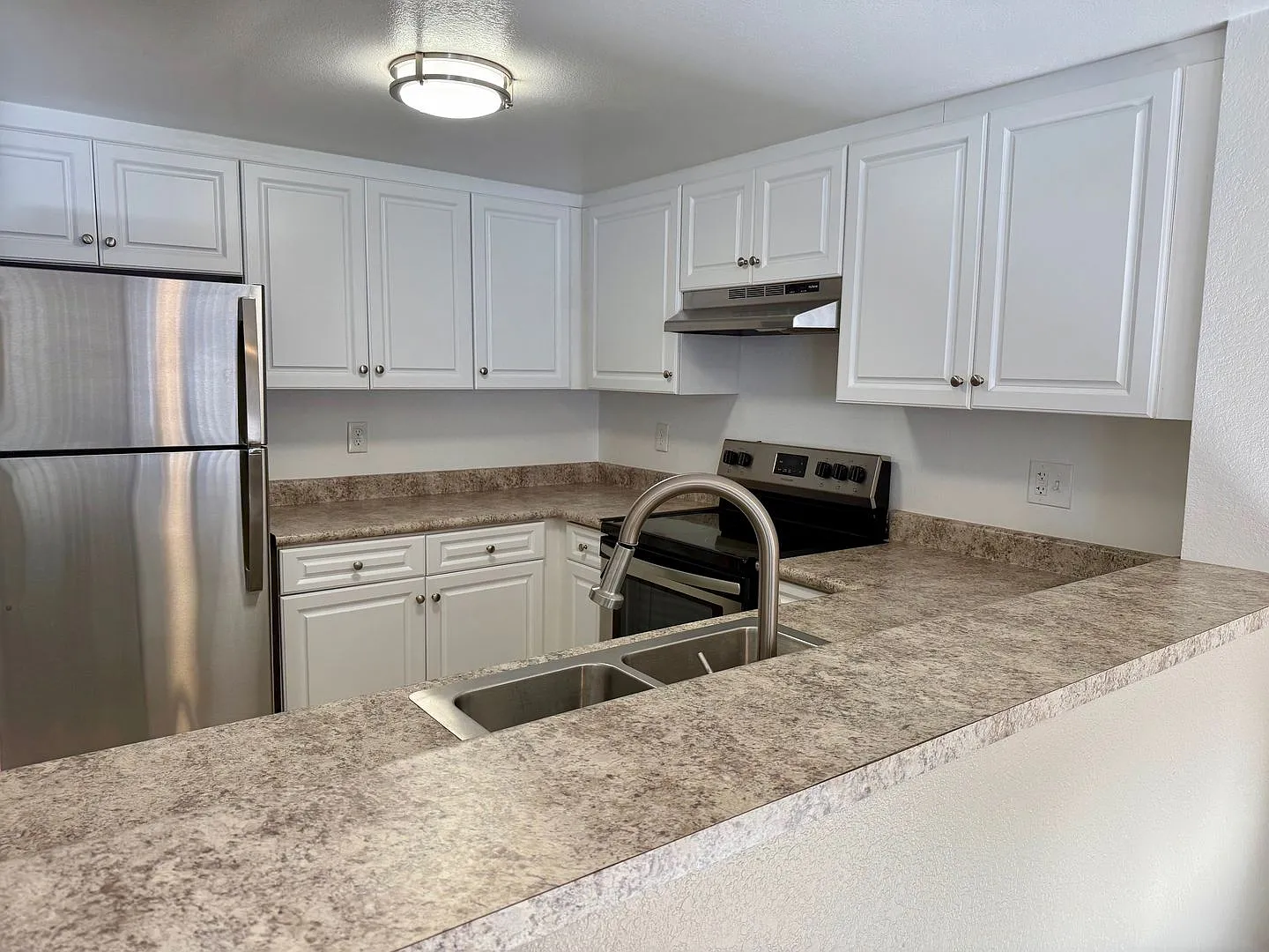 Summer Brook Apartments — Photo 3