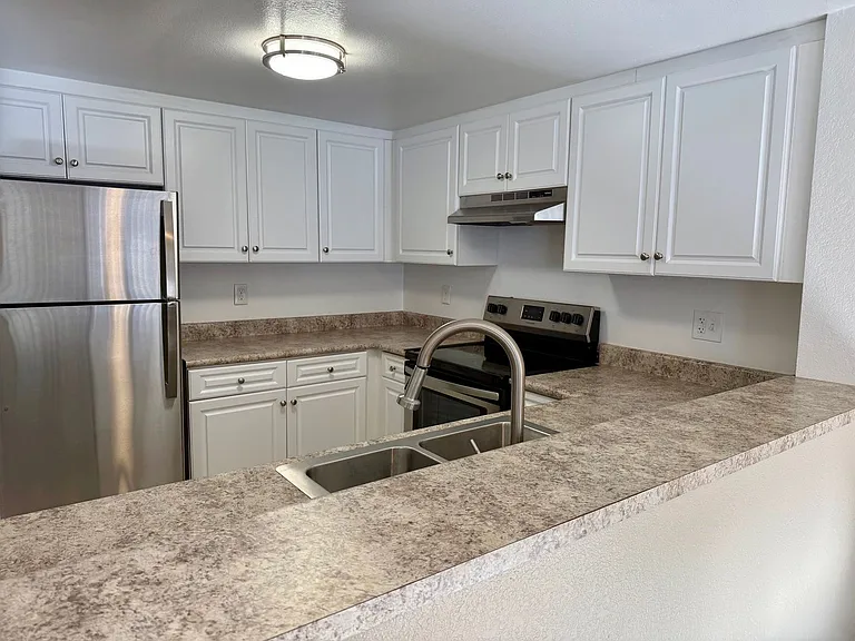 Summer Brook Apartments — Photo 17