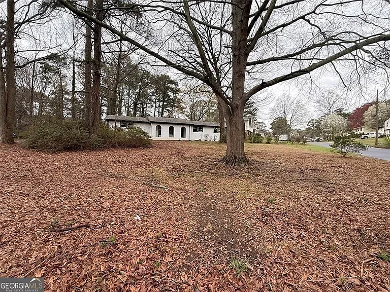 1055 Pinecrest Dr — Photo 4