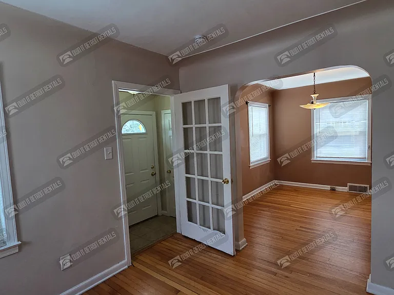 20252 Roscommon St — Photo 6